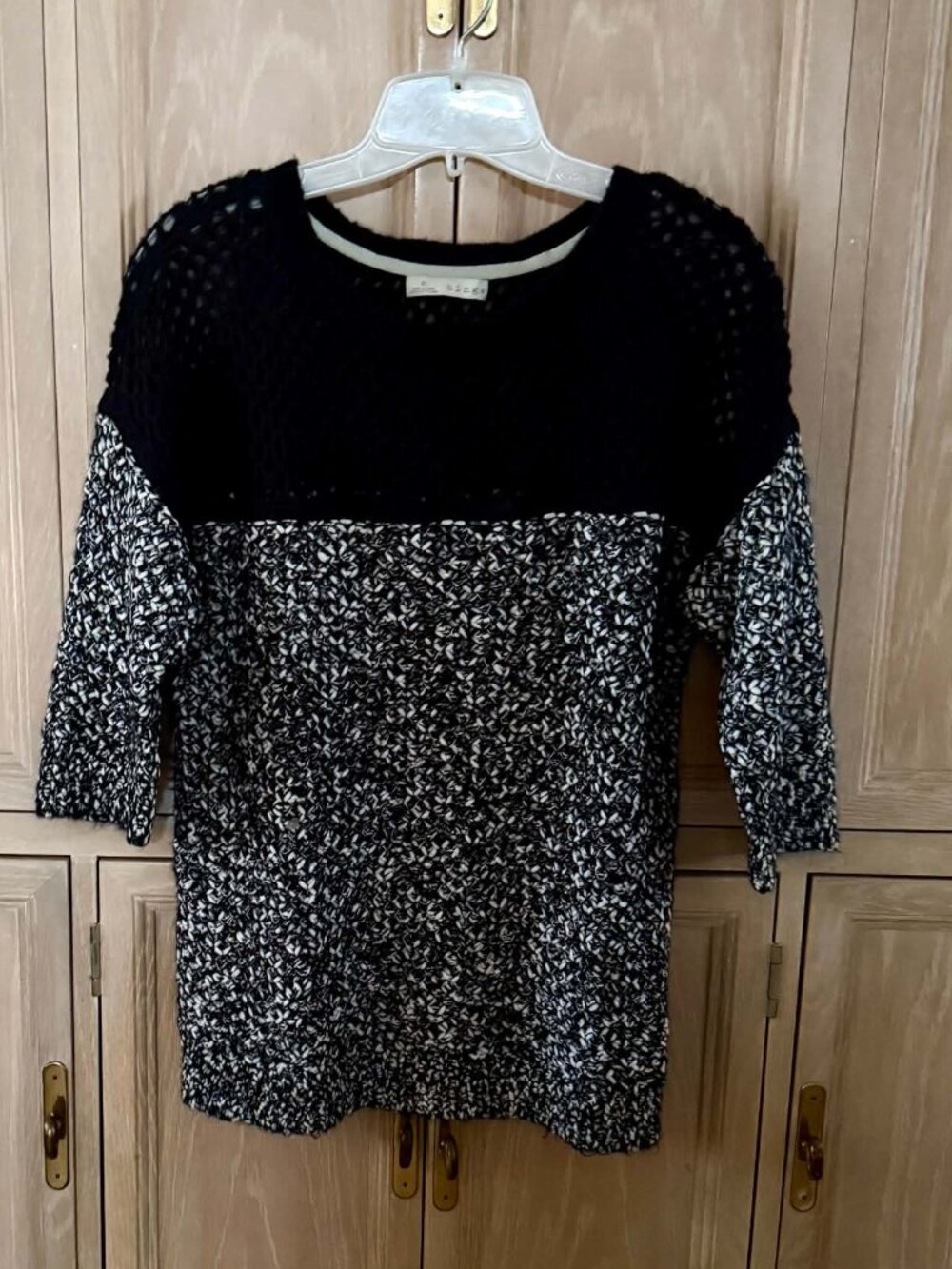 Hinge Women’s M Black White Mixed Knit Mohair Sweater
